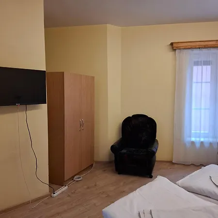 Guest house Simon-dach-haus 3*
